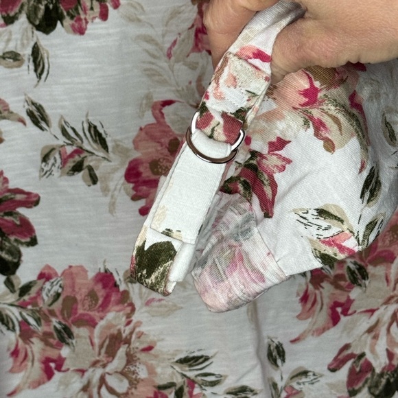 Chico’s Crewneck Feminine Floral Top - Picture 5 of 6